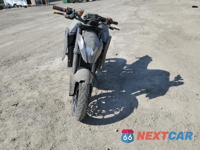 Drugie zdjęcie samochodu z przodu: 2015 KTM 1290 SUPER DUKE R VIN:VBKV39408FM920664 - miniatura