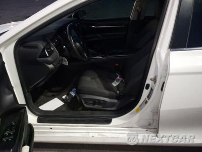 Zdjęcie 7 z 12 samochodu: 2020 TOYOTA CAMRY LE VIN:4T1C11AKXLU869195 - miniatura