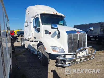 Czwarte zdjęcie samochodu z boku: 2021 PETERBILT 579 SEMI TRUCK VIN:1XPBDP9X2MD747876 - miniatura