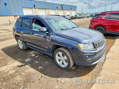 Czwarte zdjęcie samochodu z boku: 2015 JEEP COMPASS LATITUDE VIN:1C4NJCEA1FD209996 - miniatura