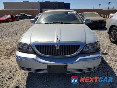 Piąte zdjęcie samochodu w środku: 2007 LINCOLN TOWN CAR SIGNATURE LIMITED VIN:1LNHM82W07Y606820 - miniatura