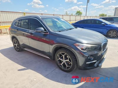 Czwarte zdjęcie samochodu z boku: 2018 BMW X1 SDRIVE28I VIN:WBXHU7C3XJ5H44690 - miniatura