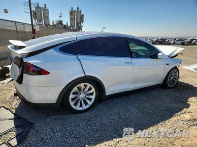 Trzecie zdjęcie samochodu z tyłu: 2018 TESLA MODEL X VIN:5YJXCBE2XJF104512 - miniatura