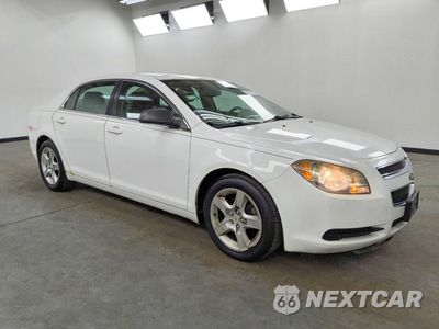 Czwarte zdjęcie samochodu z boku: 2010 CHEVROLET MALIBU LS VIN:1G1ZB5EB0A4135832 - miniatura