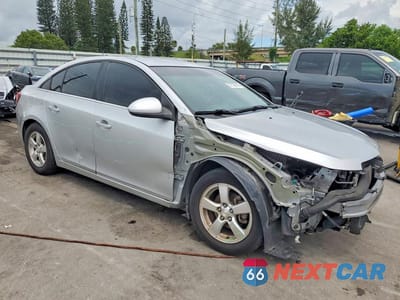 Czwarte zdjęcie samochodu z boku: 2014 CHEVROLET CRUZE LT VIN:1G1PC5SB4E7161279 - miniatura