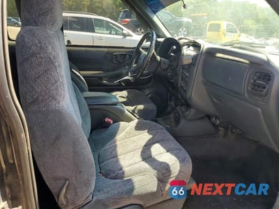 Zdjęcie 10 z 12 samochodu: 1999 GMC SONOMA VIN:1GTCT19WXX8513740 - miniatura