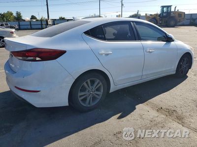 Trzecie zdjęcie samochodu z tyłu: 2017 HYUNDAI ELANTRA VALUE EDITION VIN:5NPD84LF1HH210039 - miniatura