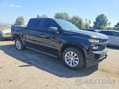 Czwarte zdjęcie samochodu z boku: 2021 CHEVROLET SILVERADO C1500 CUSTOM VIN:3GCPWBEK6MG292290 - miniatura