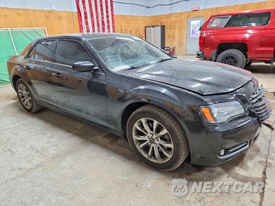 Czwarte zdjęcie samochodu z boku: 2014 CHRYSLER 300 S VIN:2C3CCAGG0EH383913 - miniatura