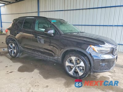Czwarte zdjęcie samochodu z boku: 2026 VOLVO XC40 PLUS VIN:YV4L12UC6T2804710 - miniatura
