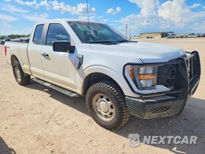 Czwarte zdjęcie samochodu z boku: 2023 FORD F150 SUPER CAB VIN:1FTFX1E56PKD37030 - miniatura