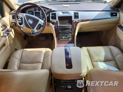 Zdjęcie 8 z 12 samochodu: 2011 CADILLAC ESCALADE ESV LUXURY VIN:1GYS4HEF3BR210819 - miniatura