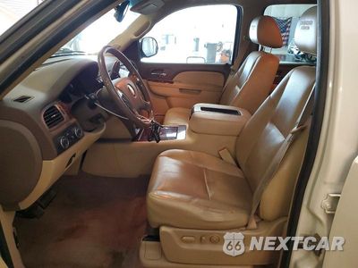 Zdjęcie 7 z 13 samochodu: 2010 CHEVROLET SUBURBAN K1500 LTZ VIN:1GNUKKE33AR287543 - miniatura