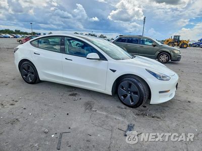 Czwarte zdjęcie samochodu z boku: 2021 TESLA MODEL 3 VIN:5YJ3E1EB4MF988387 - miniatura