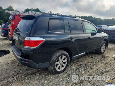 Trzecie zdjęcie samochodu z tyłu: 2013 TOYOTA HIGHLANDER SE VIN:5TDBK3EH2DS236686 - miniatura