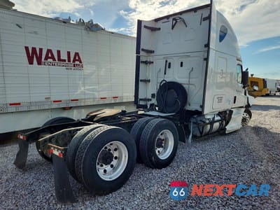 Trzecie zdjęcie samochodu z tyłu: 2019 FREIGHTLINER CASCADIA 126 VIN:3AKJHHDR2KSKB6124 - miniatura