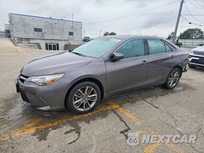 2015 TOYOTA CAMRY SE 4T1BF1FK6FU057077 - główne zdjęcie licytacji z USA - miniatura