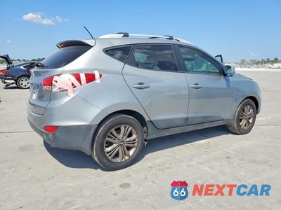 Trzecie zdjęcie samochodu z tyłu: 2015 HYUNDAI TUCSON SE VIN:KM8JUCAG4FU031058 - miniatura