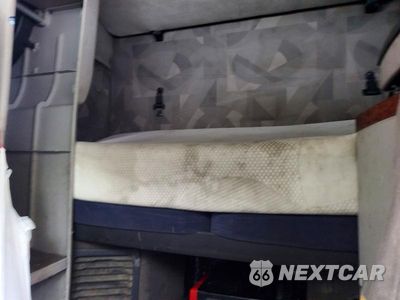 Zdjęcie 10 z 14 samochodu: 2007 VOLVO VNL SEMI TRUCK VIN:4V4NC9TG17N437825 - miniatura