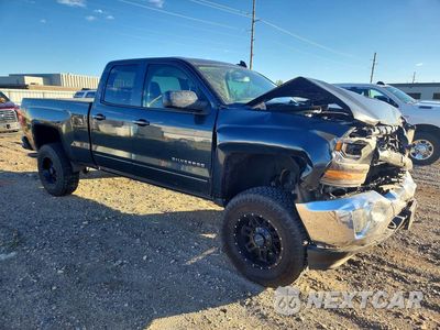 Czwarte zdjęcie samochodu z boku: 2018 CHEVROLET SILVERADO K1500 LT VIN:1GCVKREC5JZ317986 - miniatura