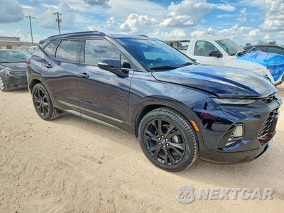 Czwarte zdjęcie samochodu z boku: 2020 CHEVROLET BLAZER RS VIN:3GNKBERS9LS533215 - miniatura