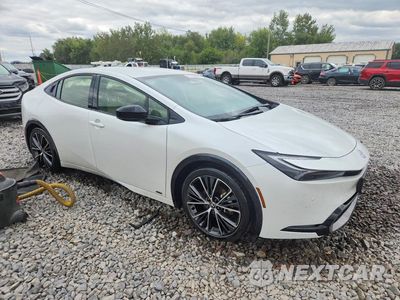 Czwarte zdjęcie samochodu z boku: 2024 TOYOTA PRIUS XLE VIN:JTDADABU3R3024917 - miniatura