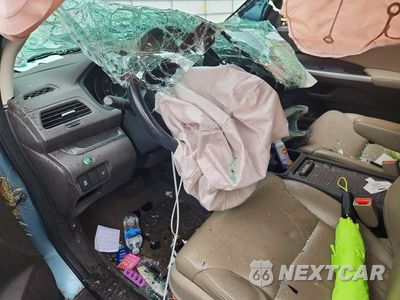 Zdjęcie 8 z 13 samochodu: 2014 HONDA CR-V EXL VIN:2HKRM4H72EH647191 - miniatura