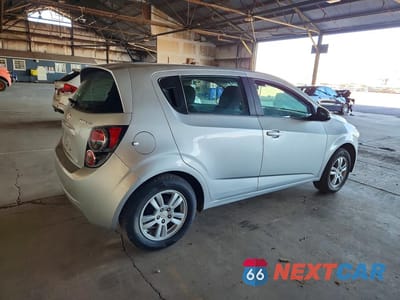 Trzecie zdjęcie samochodu z tyłu: 2012 CHEVROLET SONIC LT VIN:1G1JC6SH3C4172658 - miniatura