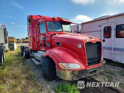 Czwarte zdjęcie samochodu z boku: 2013 PETERBILT 386 SEMI TRUCK VIN:1XPHA49XXDD185131 - miniatura