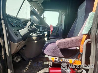 Zdjęcie 7 z 14 samochodu: 2014 FREIGHTLINER CASCADIA 125 VIN:1FUJGLD53ELFK3649 - miniatura