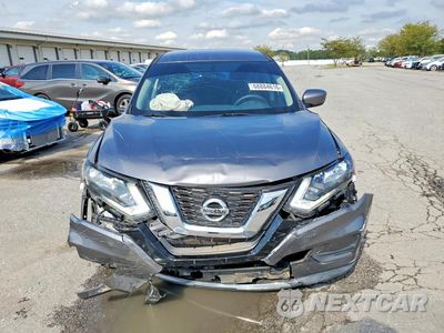 Piąte zdjęcie samochodu w środku: 2017 NISSAN ROGUE S VIN:5N1AT2MT8HC780024 - miniatura