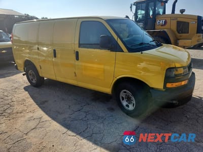 Czwarte zdjęcie samochodu z boku: 2020 CHEVROLET EXPRESS G2500 VIN:1GCWGAFPXL1226884 - miniatura