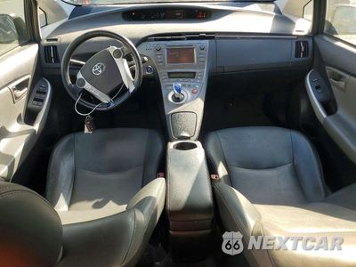 Zdjęcie 8 z 12 samochodu: 2015 TOYOTA PRIUS FOUR VIN:JTDKN3DU7F0465148 - miniatura