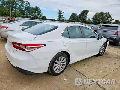 Trzecie zdjęcie samochodu z tyłu: 2018 TOYOTA CAMRY LE VIN:4T1B11HK6JU664777 - miniatura