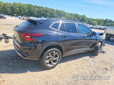 Trzecie zdjęcie samochodu z tyłu: 2024 CHEVROLET TRAX 1LT VIN:KL77LHE28RC031164 - miniatura