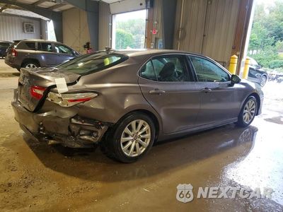 Trzecie zdjęcie samochodu z tyłu: 2020 TOYOTA CAMRY LE VIN:4T1C11AK8LU955301 - miniatura