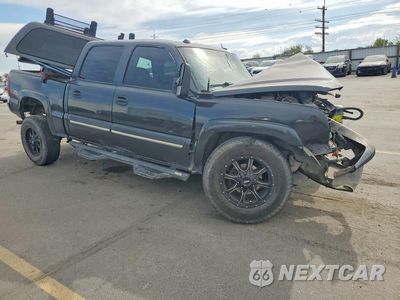 Czwarte zdjęcie samochodu z boku: 2004 CHEVROLET SILVERADO K1500 VIN:2GCEK13T141320255 - miniatura