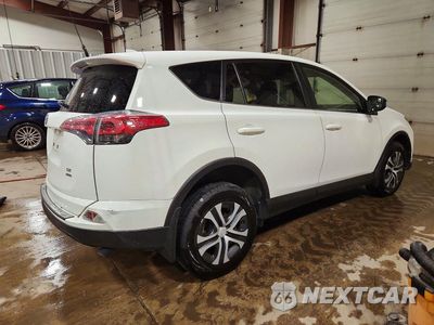 Trzecie zdjęcie samochodu z tyłu: 2018 TOYOTA RAV4 LE VIN:JTMBFREV2JJ244471 - miniatura