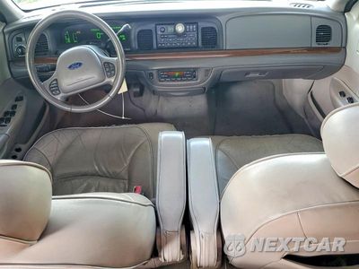 Zdjęcie 8 z 12 samochodu: 2002 FORD CROWN VICTORIA LX VIN:2FAFP74W22X159612 - miniatura