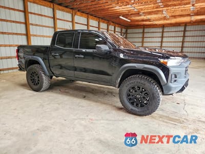 Czwarte zdjęcie samochodu z boku: 2024 CHEVROLET COLORADO TRAIL BOSS VIN:1GCPTEEK5R1296007 - miniatura