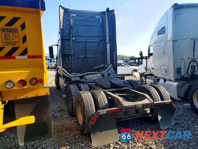 Drugie zdjęcie samochodu z przodu: 2015 VOLVO VN VNL VIN:4V4NC9EH2FN190349 - miniatura