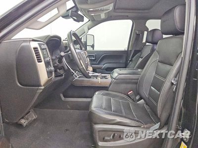 Zdjęcie 7 z 12 samochodu: 2019 GMC SIERRA K2500 DENALI VIN:1GT12SEY6KF215147 - miniatura