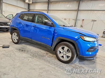 Czwarte zdjęcie samochodu z boku: 2022 JEEP COMPASS LATITUDE VIN:3C4NJDBB0NT231662 - miniatura