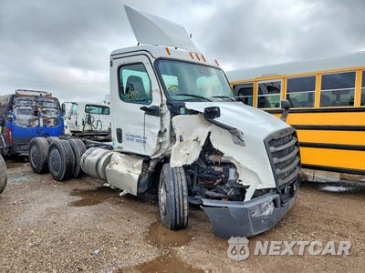 Czwarte zdjęcie samochodu z boku: 2025 FREIGHTLINER CASCADIA 116