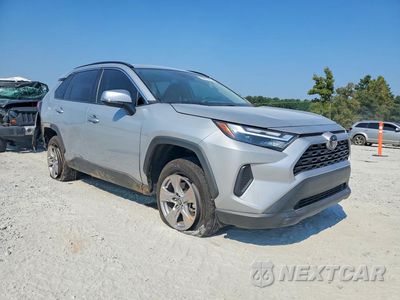 Czwarte zdjęcie samochodu z boku: 2023 TOYOTA RAV4 XLE VIN:2T3W1RFV8PW284823 - miniatura