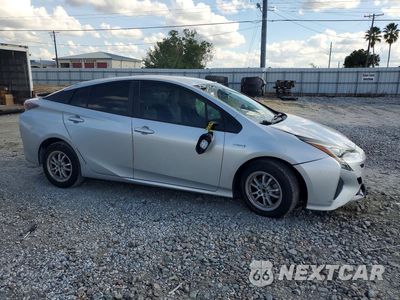 Czwarte zdjęcie samochodu z boku: 2017 TOYOTA PRIUS TWO VIN:JTDKBRFU2H3045064 - miniatura