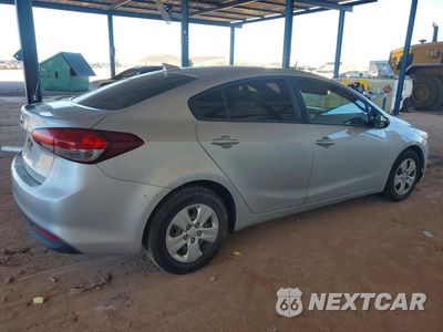 Trzecie zdjęcie samochodu z tyłu: 2018 KIA FORTE LX VIN:3KPFL4A77JE211581 - miniatura