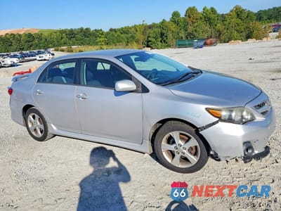 Czwarte zdjęcie samochodu z boku: 2012 TOYOTA COROLLA S VIN:2T1BU4EE8CC871280 - miniatura