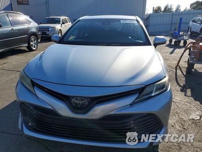 Piąte zdjęcie samochodu w środku: 2018 TOYOTA CAMRY LE VIN:4T1B11HK9JU071043 - miniatura