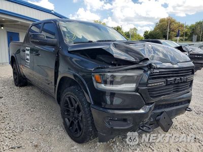 Czwarte zdjęcie samochodu z boku: 2020 RAM 1500 LARAMIE VIN:1C6SRFJT3LN383182 - miniatura